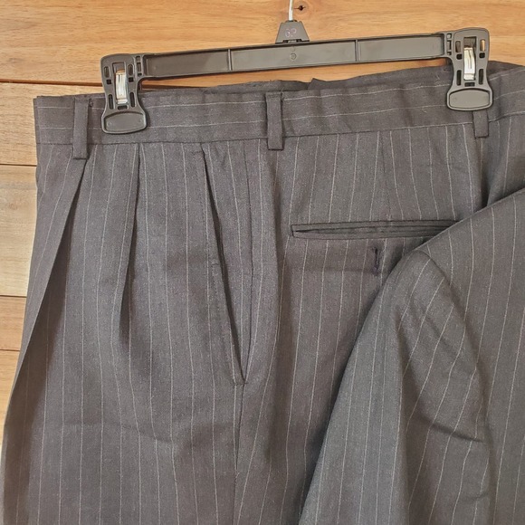 Hart Schaffner Marx Pinstripe Wool Men's formal career Suit Sz 44L Charcoal gray - Picture 2 of 16